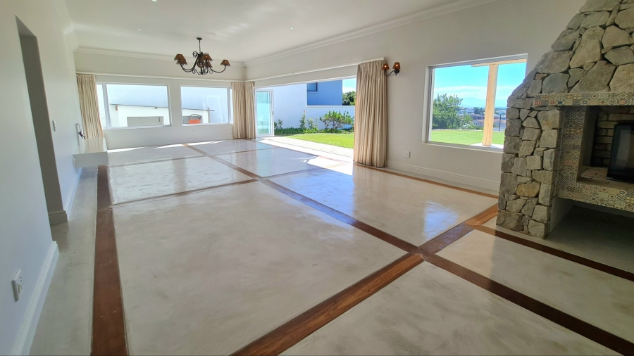 7 Bedroom Property for Sale in Whale Rock Western Cape
